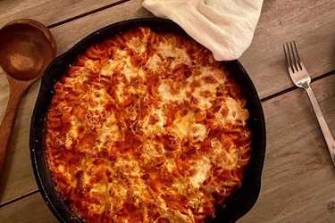 Tomato and red pepper pasta bake