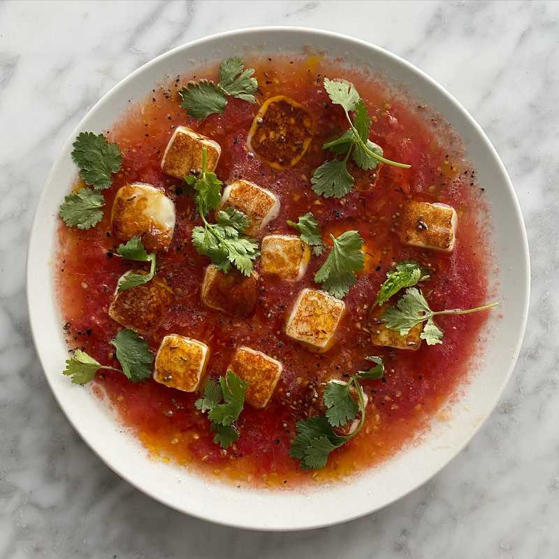 #tomatoseason featuring Tejal Rao’s paneer con tomate (with cilantro I need to use up). served with @traderjoes frozen garlic naan, it’s the perfect august…