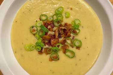 Cream-free potato and leek soup