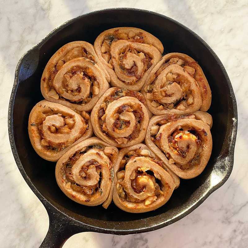 Another round of savory chelsea buns - these have caramelized onion, diced pear, blue cheese, parmesan, thyme, and a balsamic reduction. Dough is a lightly…