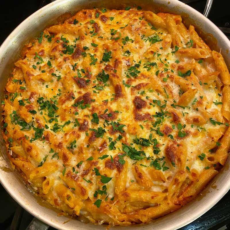 Red pepper pasta bake that’s like a cross between baked ziti and pasta alla vodka. Perfect level of indulgence for Valentine’s Day or just Tuesday. I made…