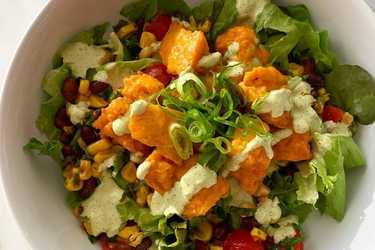 Buffalo fried tofu salad