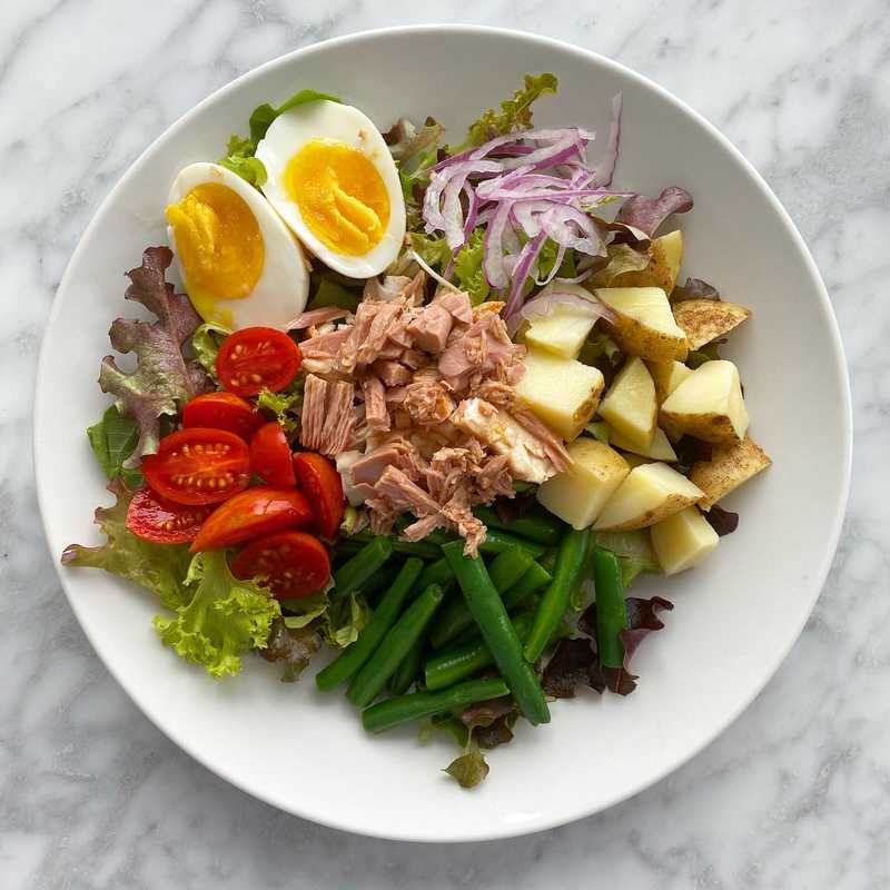 Niçoise-ish salad sans olives because I don’t like olives and I think that’s ok.