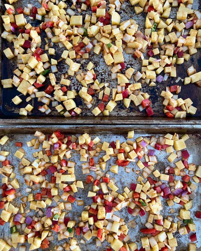 The two main ways I make breakfast potatoes: 1️⃣ dice, microwave, and crisp in the pan with the peppers and onions (potatoes cook from the inside out in…