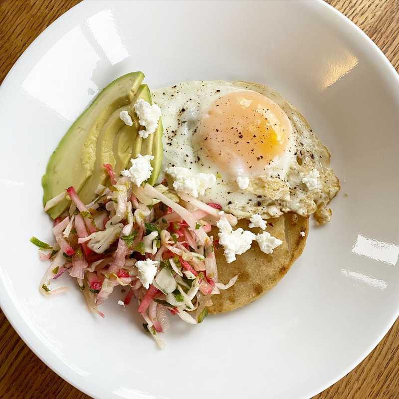 I ❤️ savory breakfast 🥑🍳. Leftover homemade corn tortilla and cabbage/radish slaw with some feta. All leftovers are better with an egg on it.